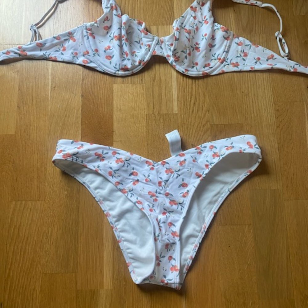 TAGS ON FULL SET WITH SARONG